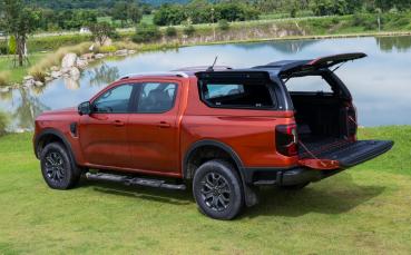 Hardtop mit elektrisch angesteuerten aufklappbaren Seitenscheiben + Heckscheibe, kabinenhoch, zweifarbig lackiert für Ford Ranger Doppelkabiner, Modell 2023